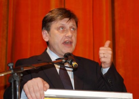 Antonescu: Eschiva lui Băsescu la declaraţiile ungurilor nu stă în picioare